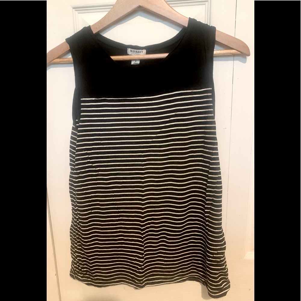 Old Navy sleeveless black/white striped shirt